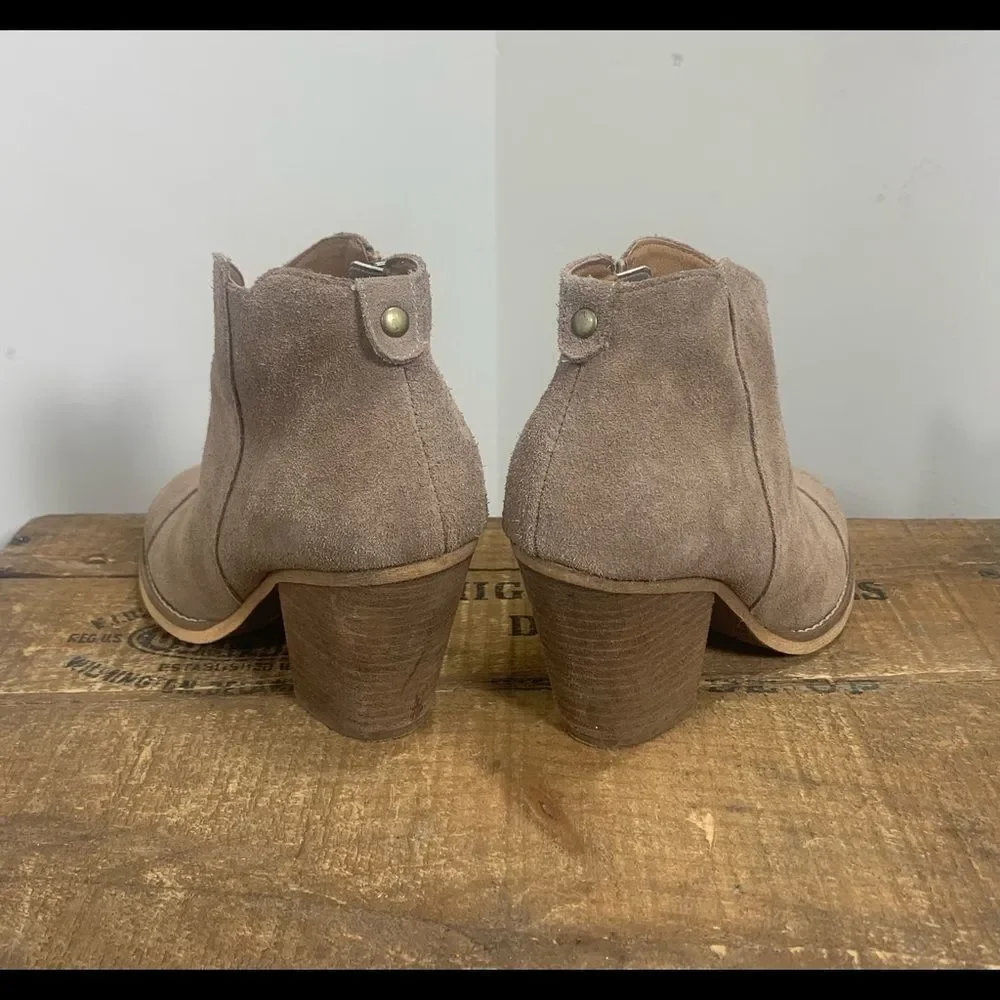 Susina‎ Women’s Size 4 Blakely Tan Suede Ankle Boots / Booties